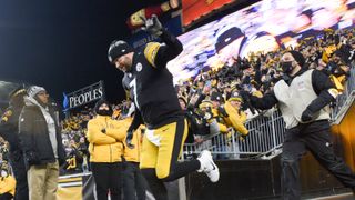 Forgotten Steelers Games: Chaos In The Final 3 Minutes Of The First Half: "Everybody Woke Up" (Steelers News). Photo by Don Wright / AP Photo