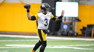 Former NFL QB Revealed A Profound Conversation He Had With Steelers' Russell Wilson Ahead Of The Season (Steelers News). Photo by Karl Roser / Pittsburgh Steelers