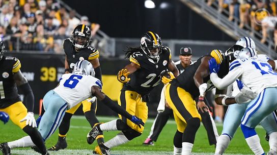 Steelers' RB Najee Harris running the ball against the Dallas Cowboys in 2024.