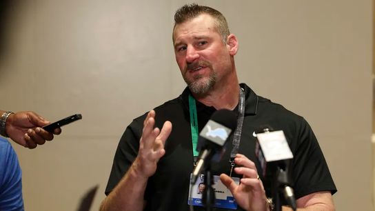 Steelers' Justin Fields Is "Rare, Dangerous Player" Dan Campbell Is Happy To See Leave The NFC North (Steelers News)
