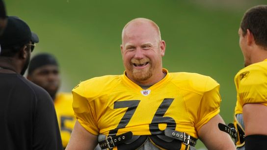 Steelers defensive tackle Chris Hoke.