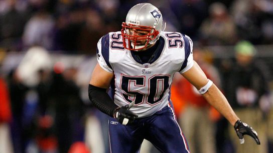 Former Steelers player Mike Vrabel playing with the New England Patriots