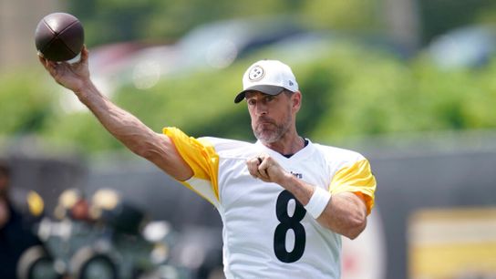 Pittsburgh Steelers quarterback Aaron Rodgers throws during practice at a June 12 minicamp in Pittsburgh.