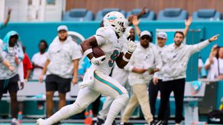 Steelers’ New TE Jonnu Smith Reveals Why He Wanted To Leave Miami For Pittsburgh (Steelers News). Photo by Sam Navarro / Imagn Images