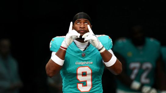 Steelers' Jonnu Smith Reveals Dolphins' Deep Locker Room Issues That Led To Trade With Pittsburgh (Steelers News)