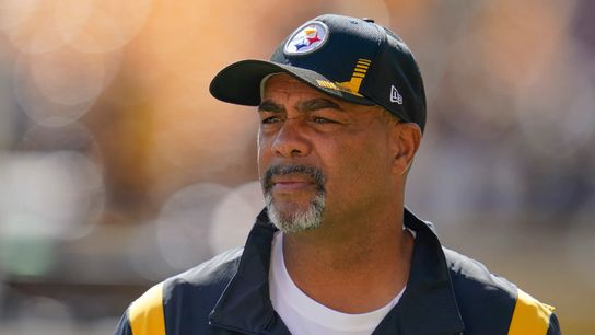 Steelers' Defensive Coordinator Teryl Austin looking on from the sidelines Steelers' Defensive Coordinator Teryl Austin looking on from the sidelines
